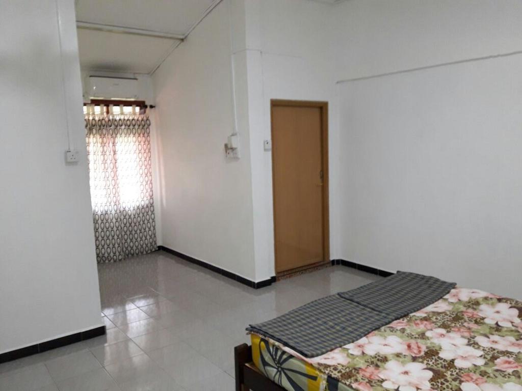 Nur Muslim Homestay At Kota Bharu Exterior photo